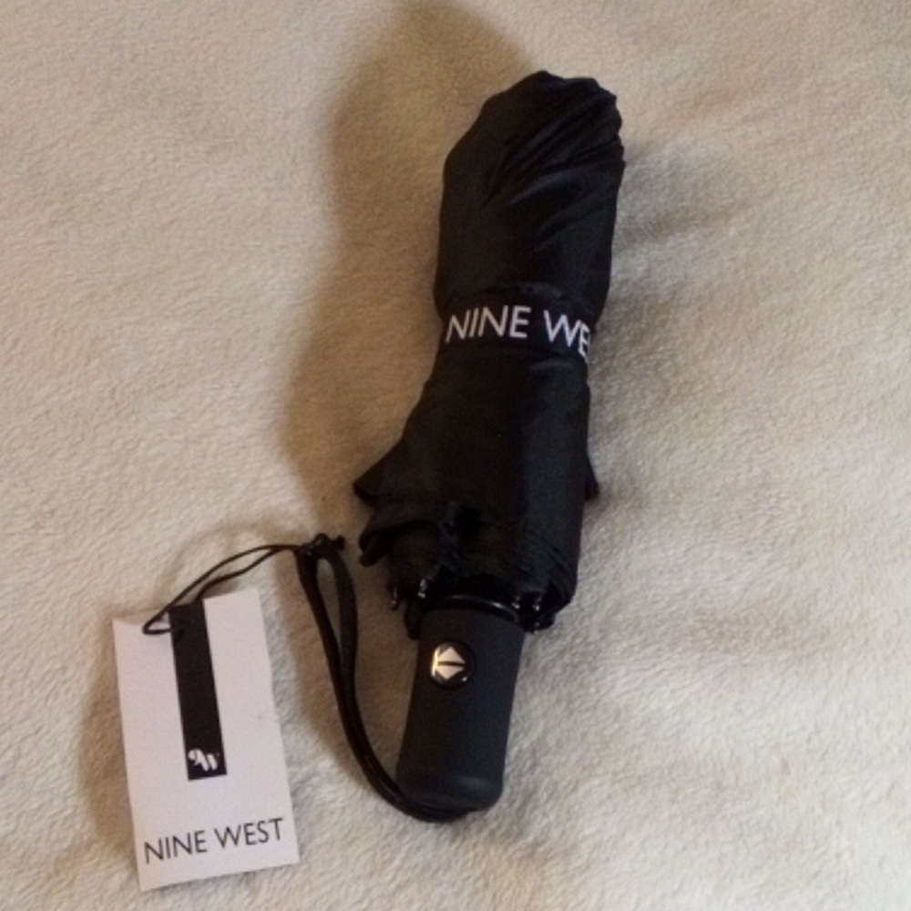 NINE WEST 44" CANOPY UMBRELLA IN BLACK